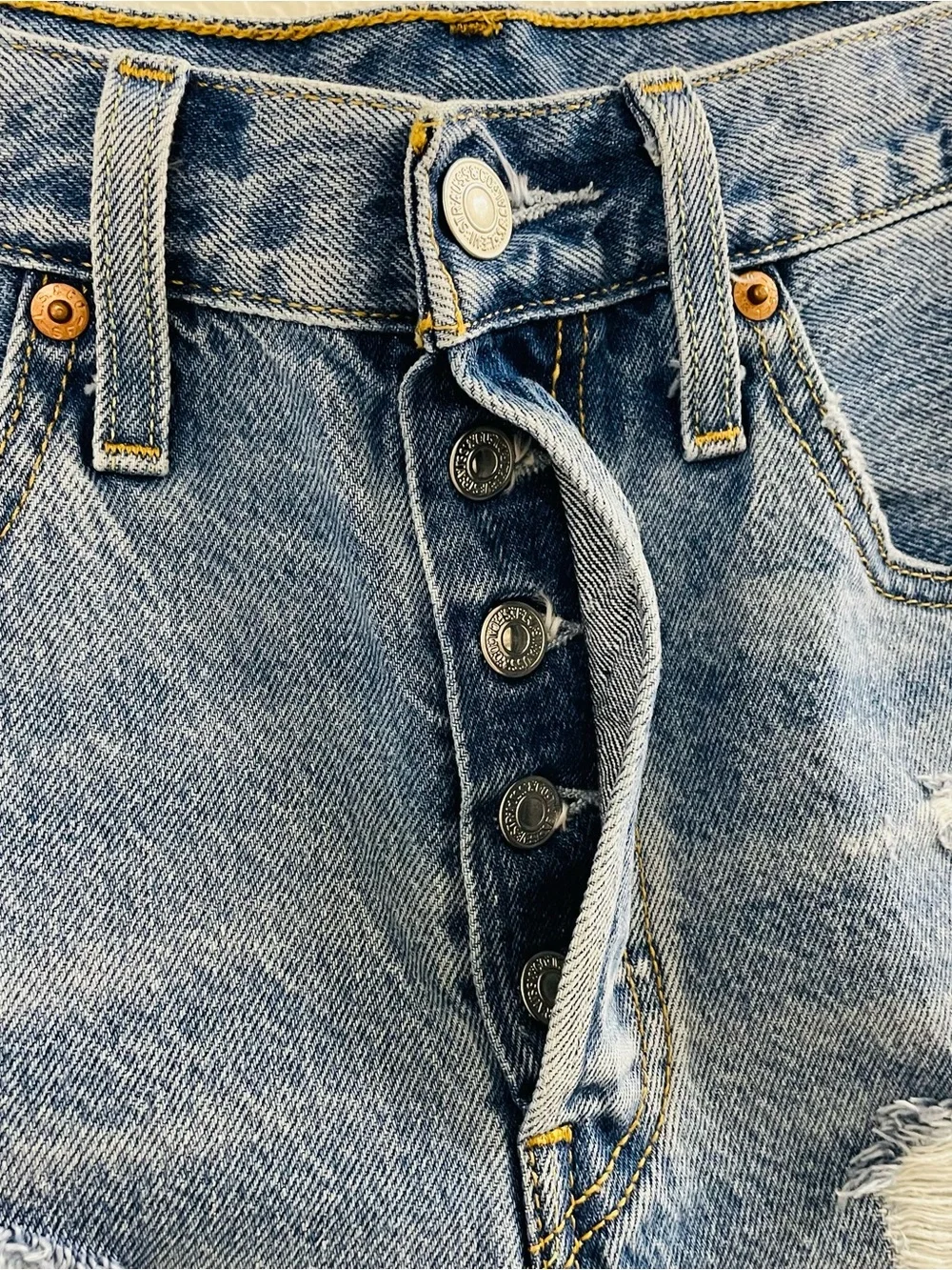 Levis WomensPremium 501 High Rise Medium Wash Cut Off Shorts | Size 27 - Picture 2 of 5